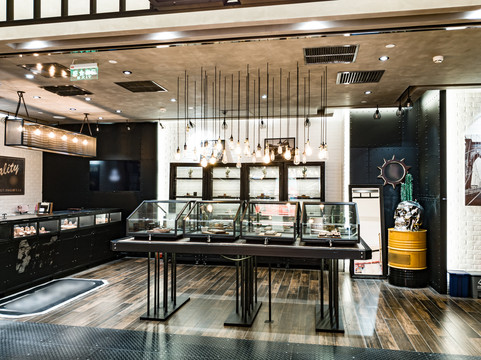 銀光流彩 銀飾店里的時光印記與時尚美學